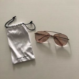 Vero Moda sunglasses. Rose gold.